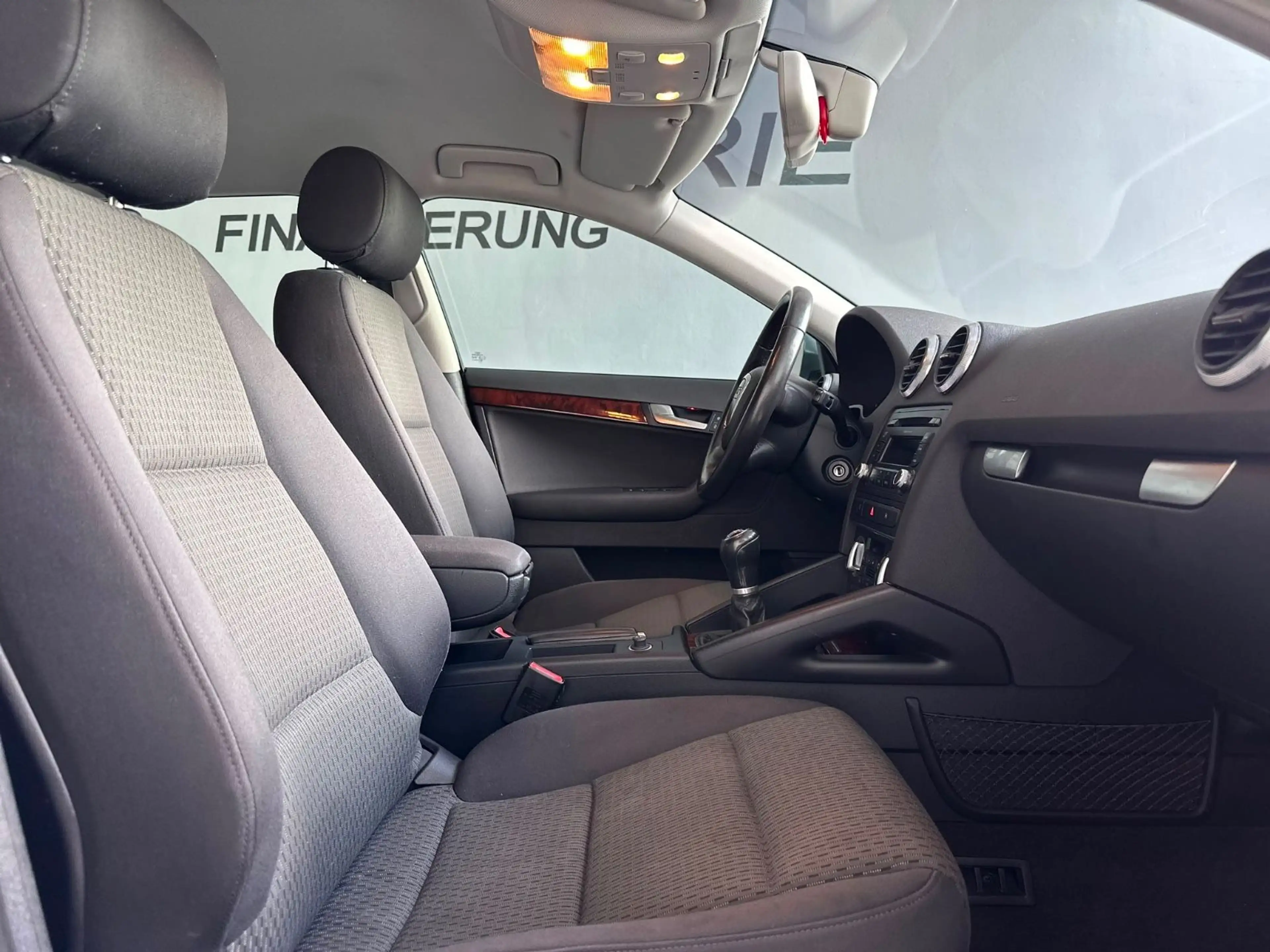 Audi A3 Sportback 1.8 TFSI Ambiente Anhängerkupplung — photo 8