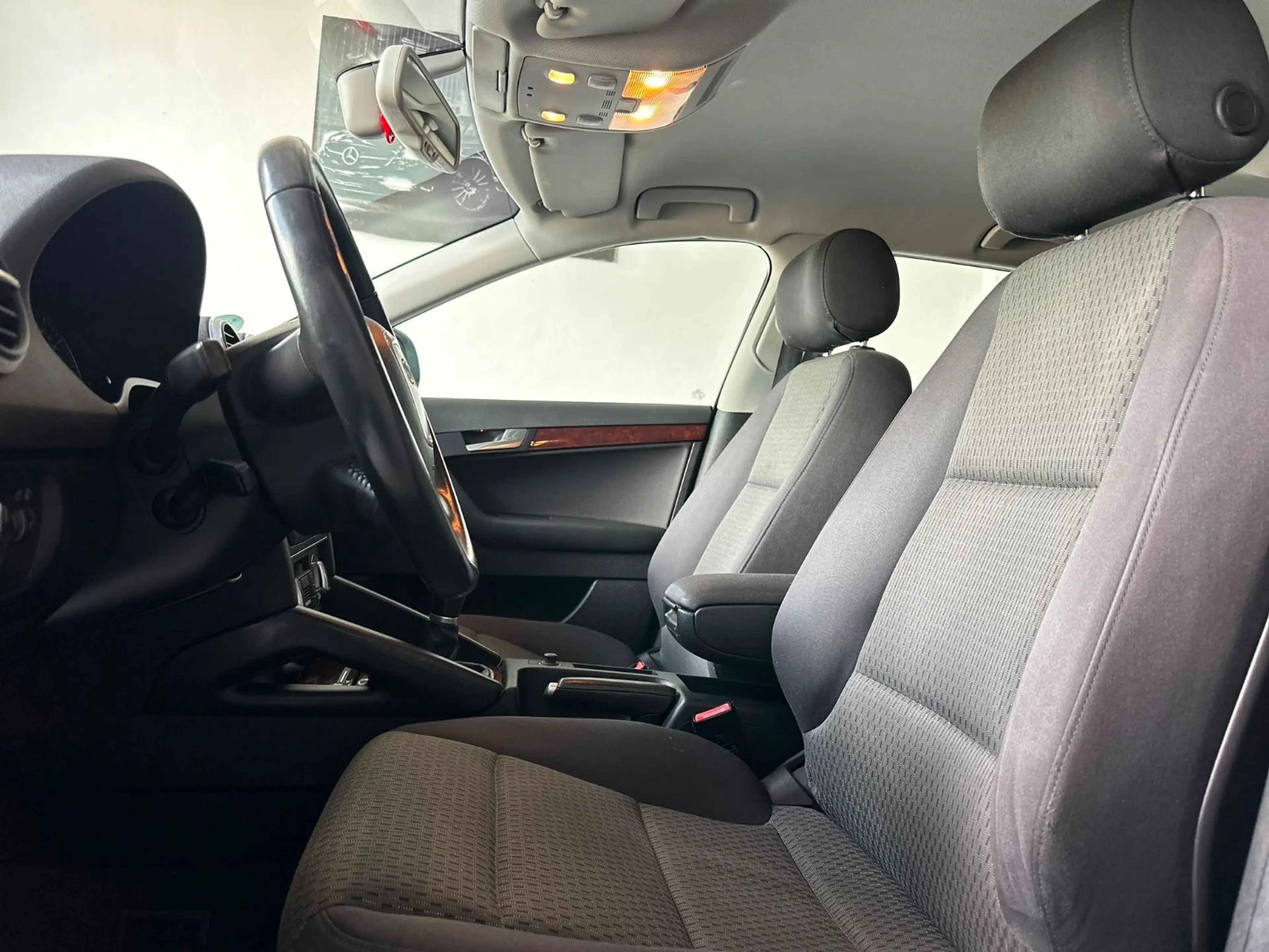 Audi A3 Sportback 1.8 TFSI Ambiente Anhängerkupplung — photo 4