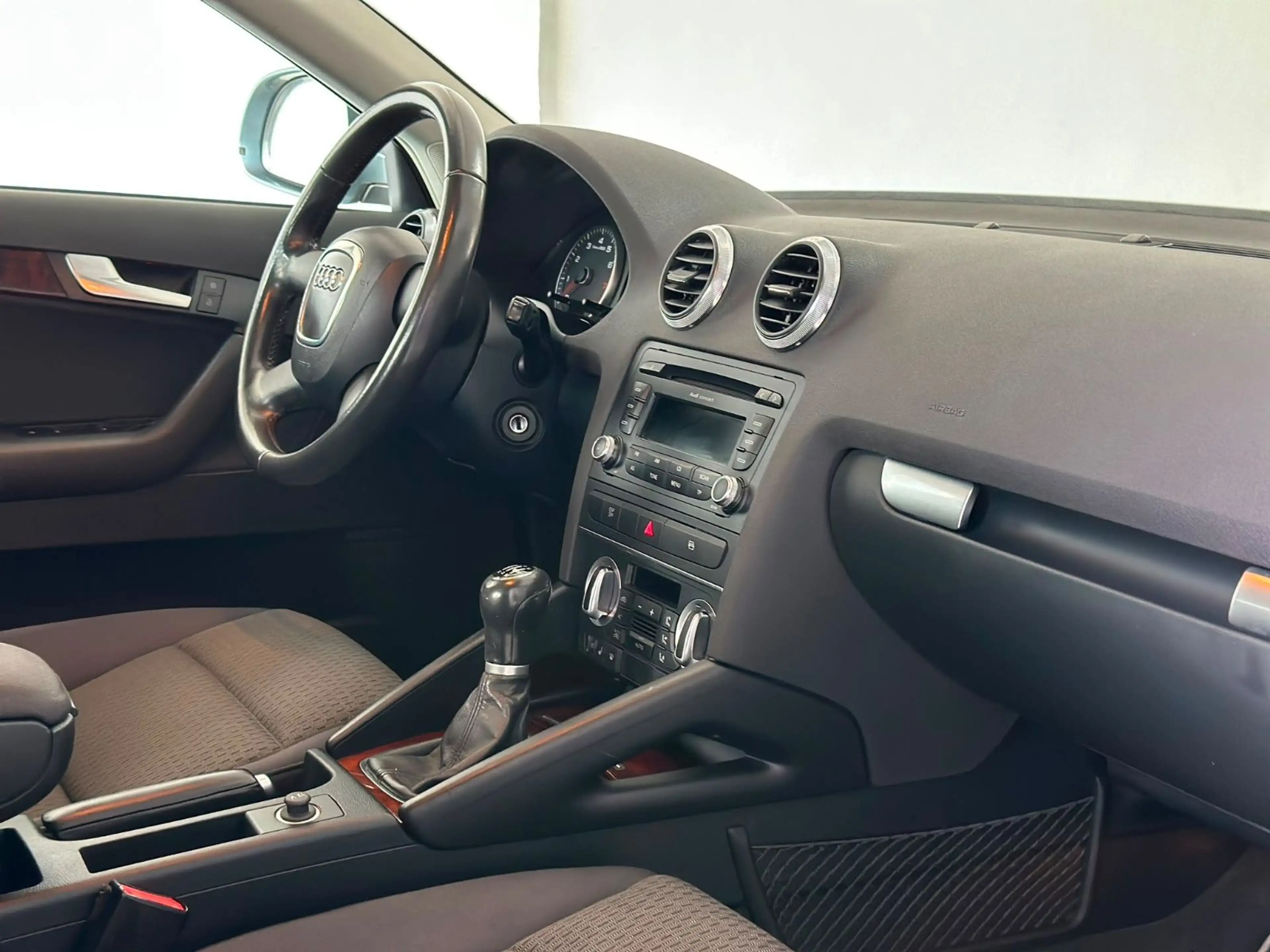 Audi A3 Sportback 1.8 TFSI Ambiente Anhängerkupplung — photo 7