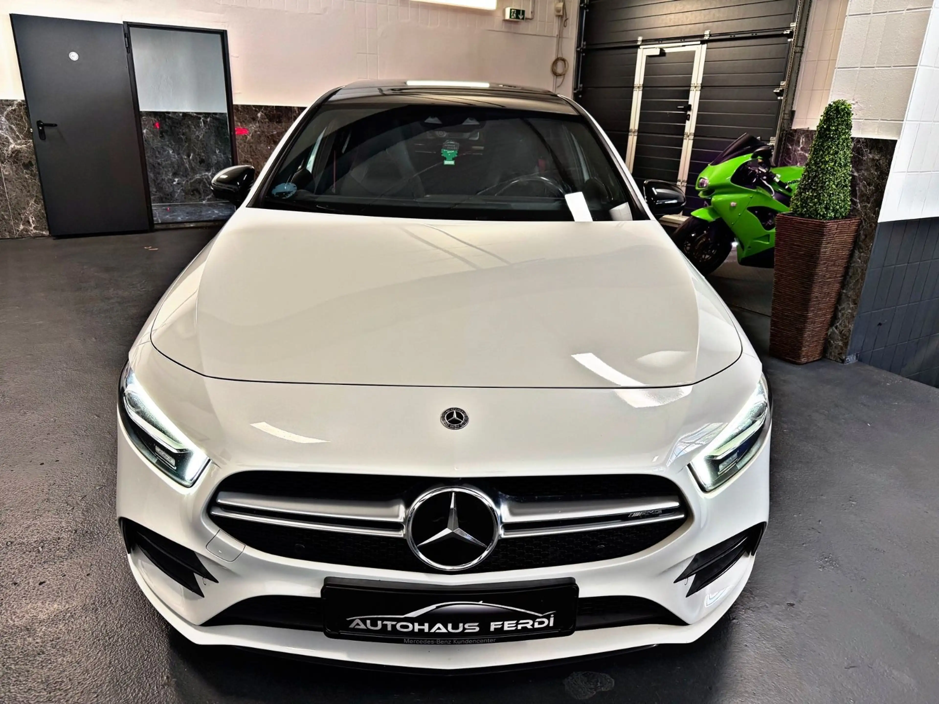 Mercedes-Benz A 35 AMG 4Matic Panorama Distronic Headup 360° — photo 3