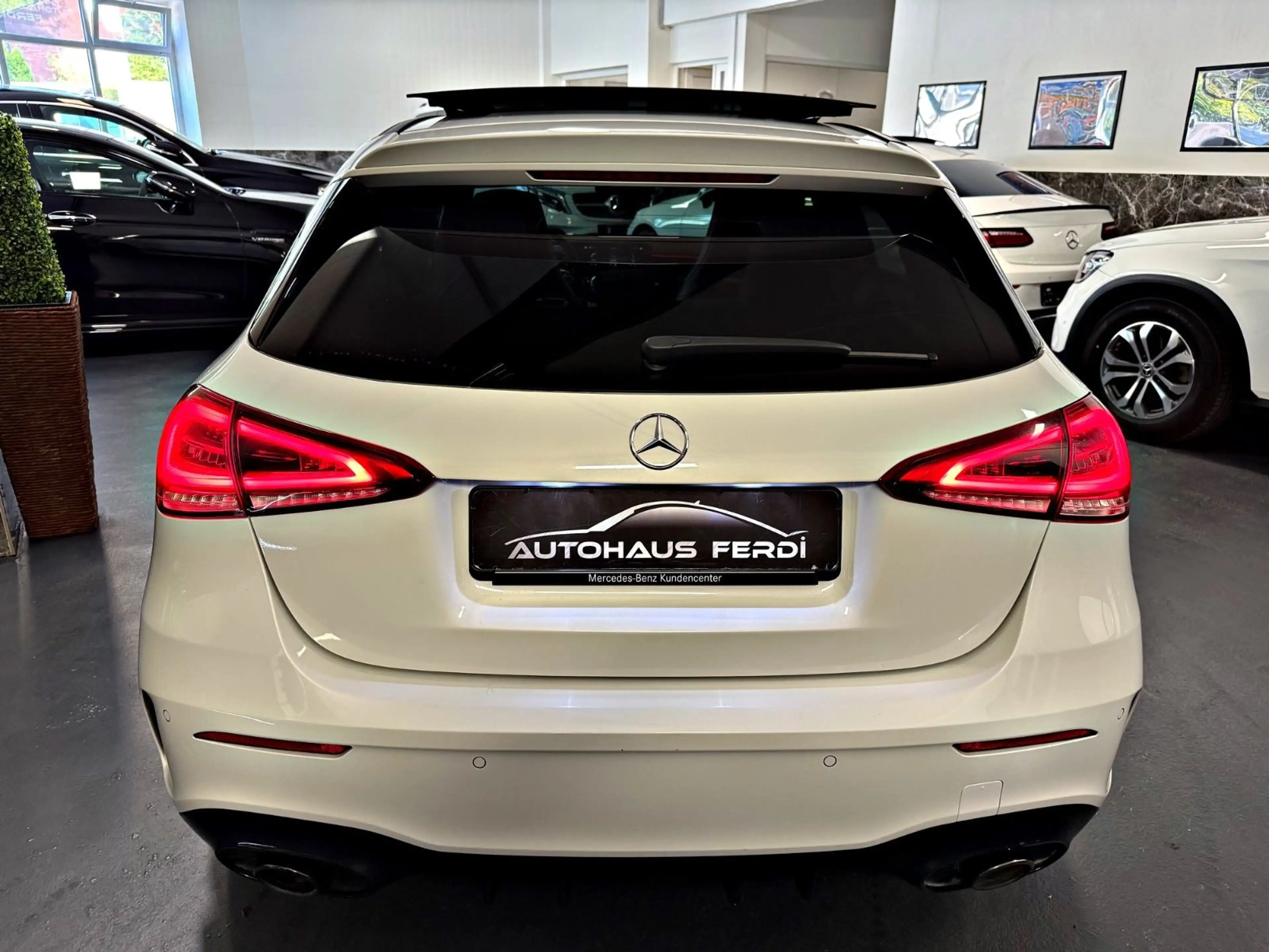 Mercedes-Benz A 35 AMG 4Matic Panorama Distronic Headup 360° — photo 9
