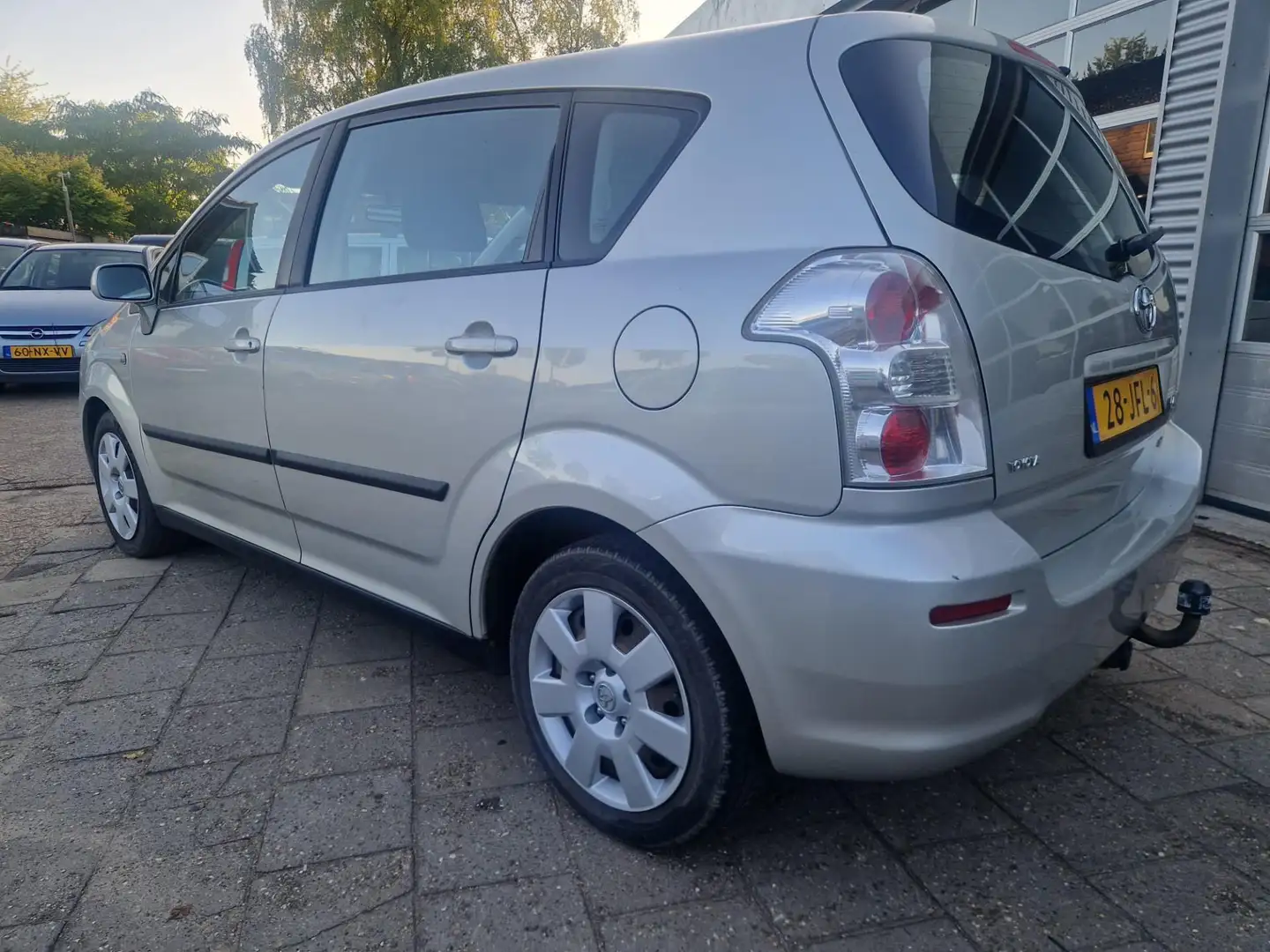 Toyota Verso 2.2 D-4D Terra Grijs - 2