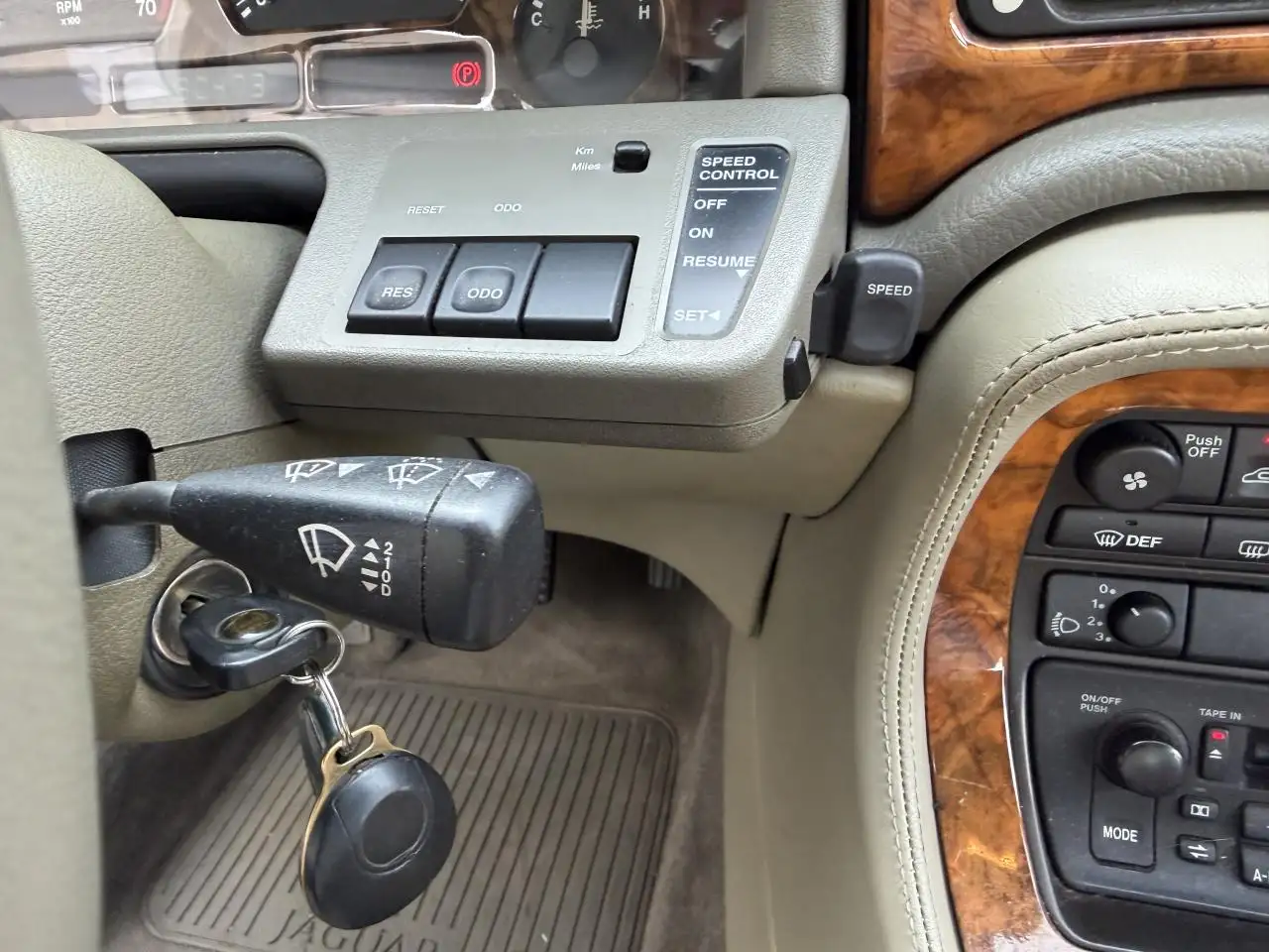 Jaguar XJ 3.2i, foto 11