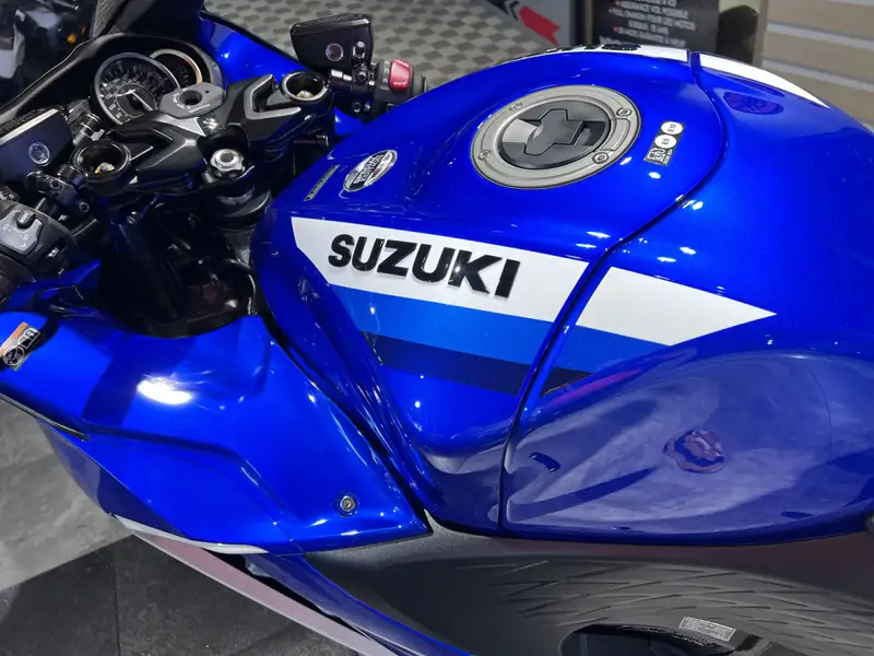 Suzuki GSX 1300 R Hayabusa - foto 6