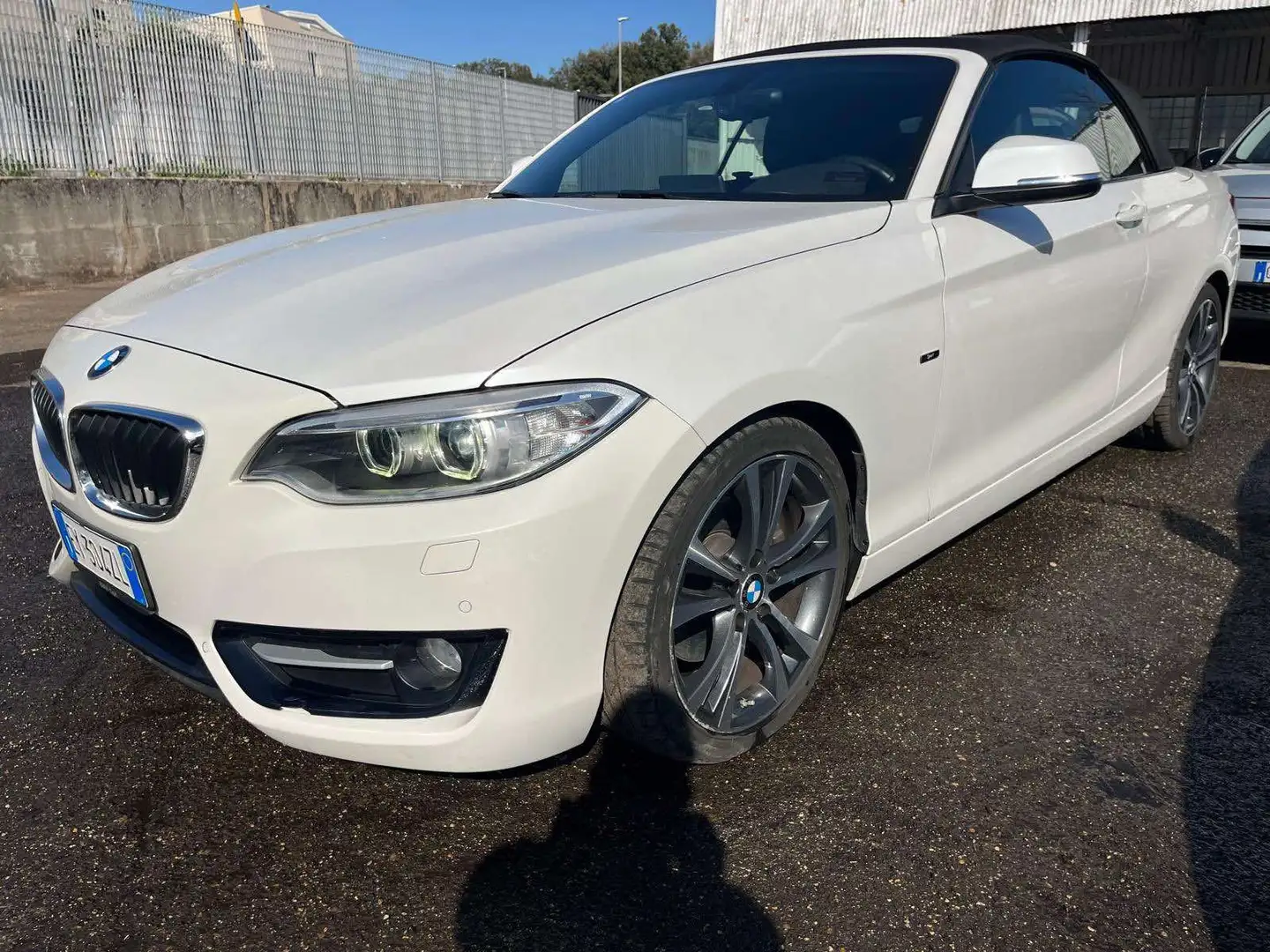 BMW 220 220d Cabrio Sport auto Bianco - 1