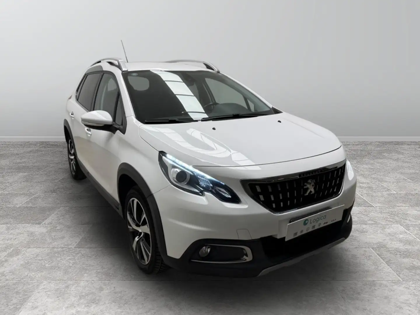 Peugeot 2008 1.2 PureTech Turbo Allure Weiß - 1