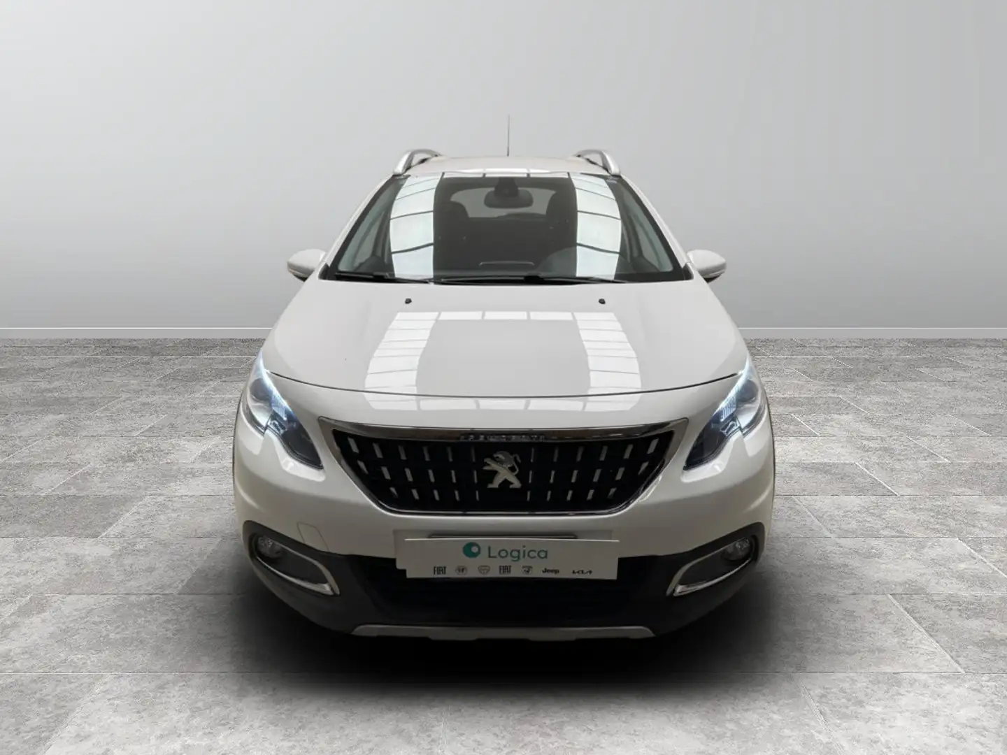 Peugeot 2008 1.2 PureTech Turbo Allure Weiß - 2