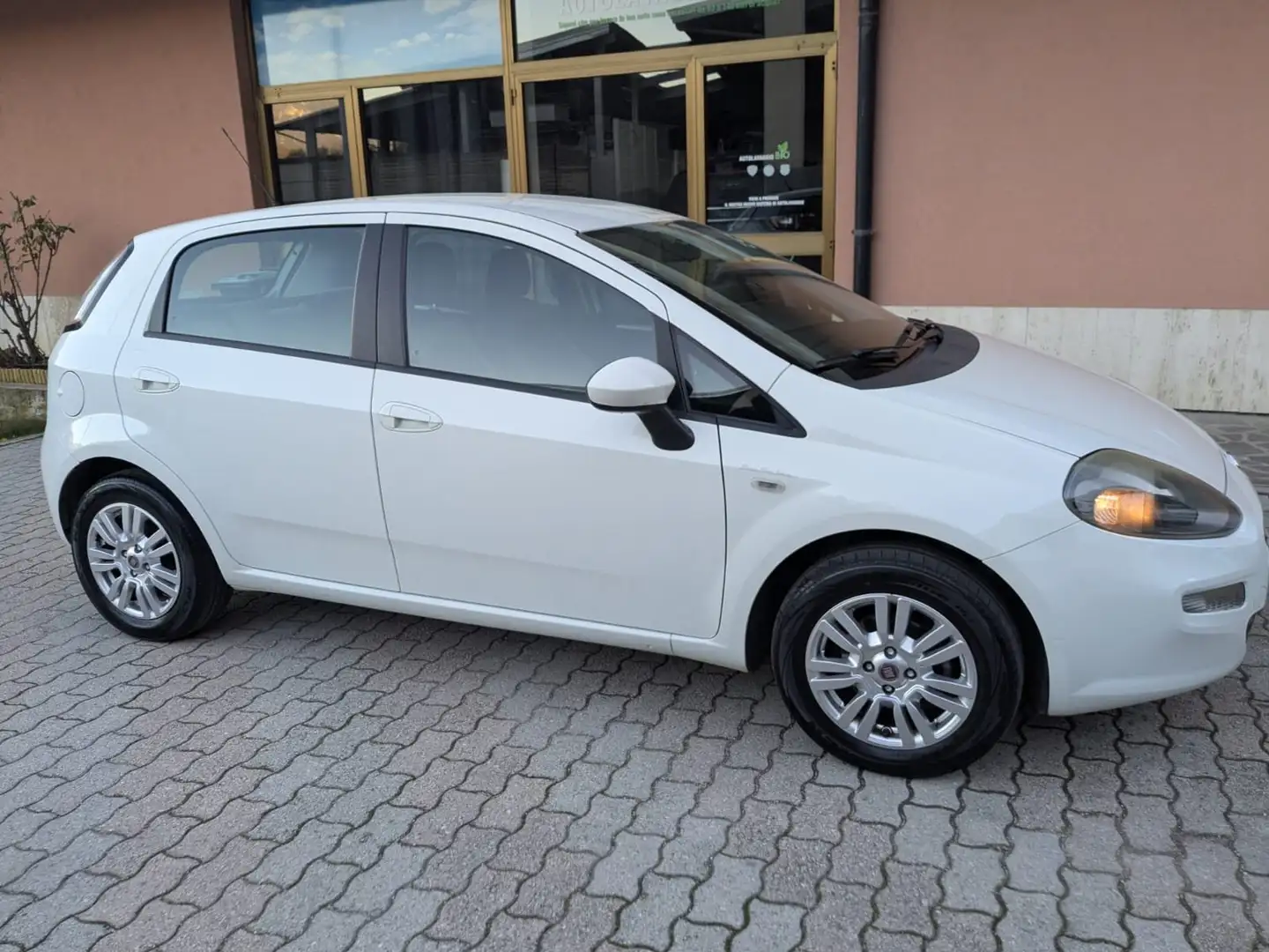Fiat Punto Punto 5p 1.4 easypower Easy Gpl Blanc - 1