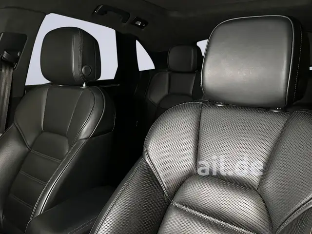 Porsche Macan view 15