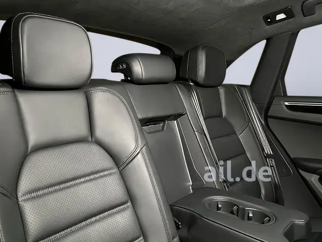 Porsche Macan view 12