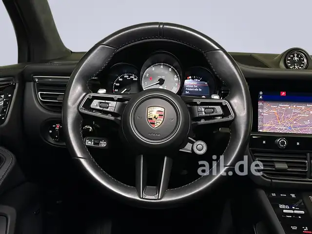 Porsche Macan view 7