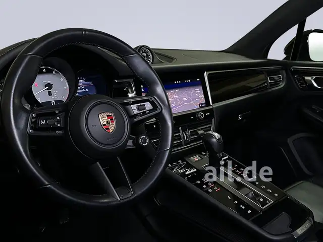 Porsche Macan view 11