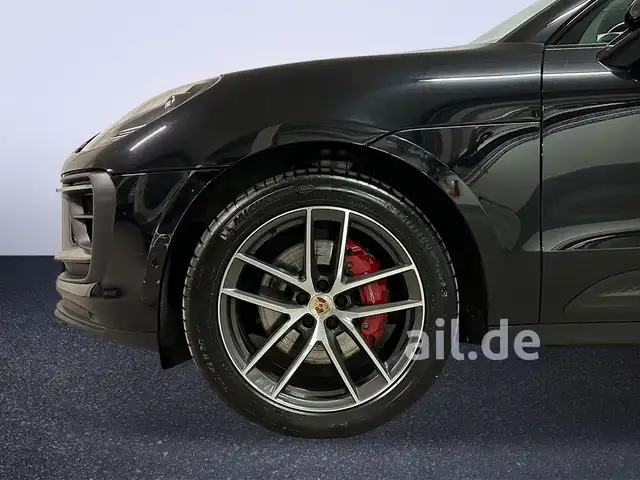 Porsche Macan view 10