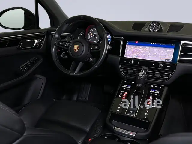 Porsche Macan view 14