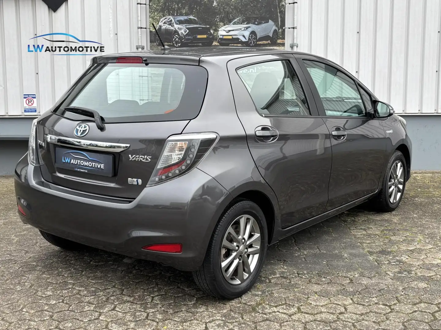 Toyota Yaris 1.5 Full Hybrid Aspiration | Navigatie | Camera | Grijs - 2