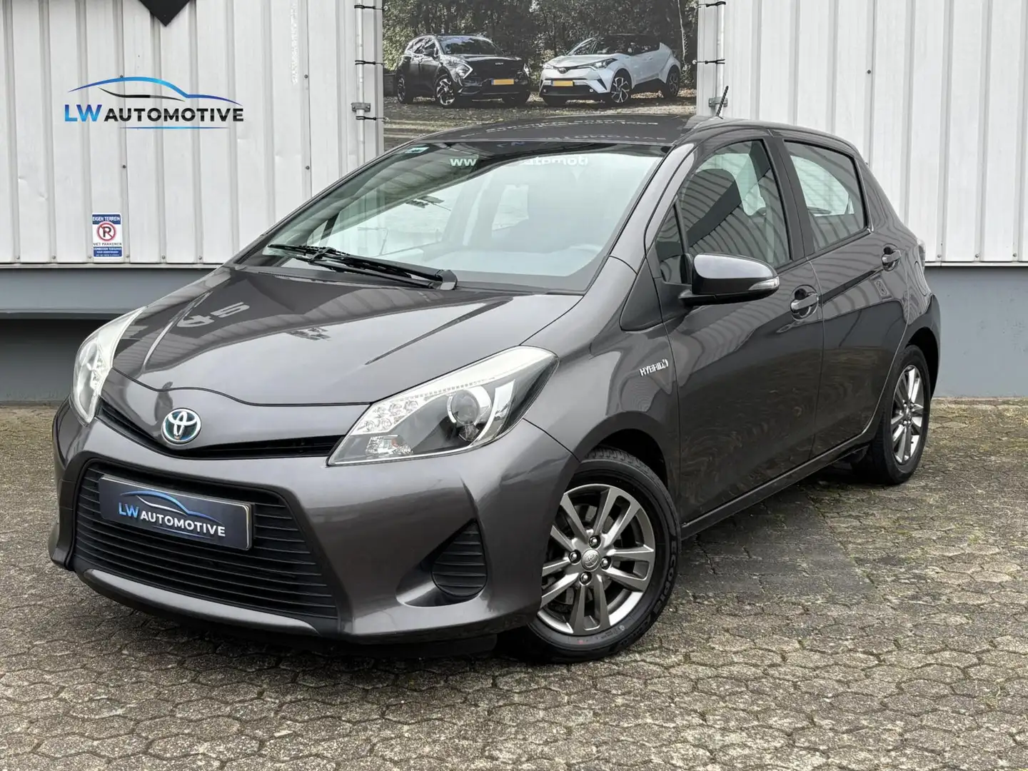 Toyota Yaris 1.5 Full Hybrid Aspiration | Navigatie | Camera | Grijs - 1