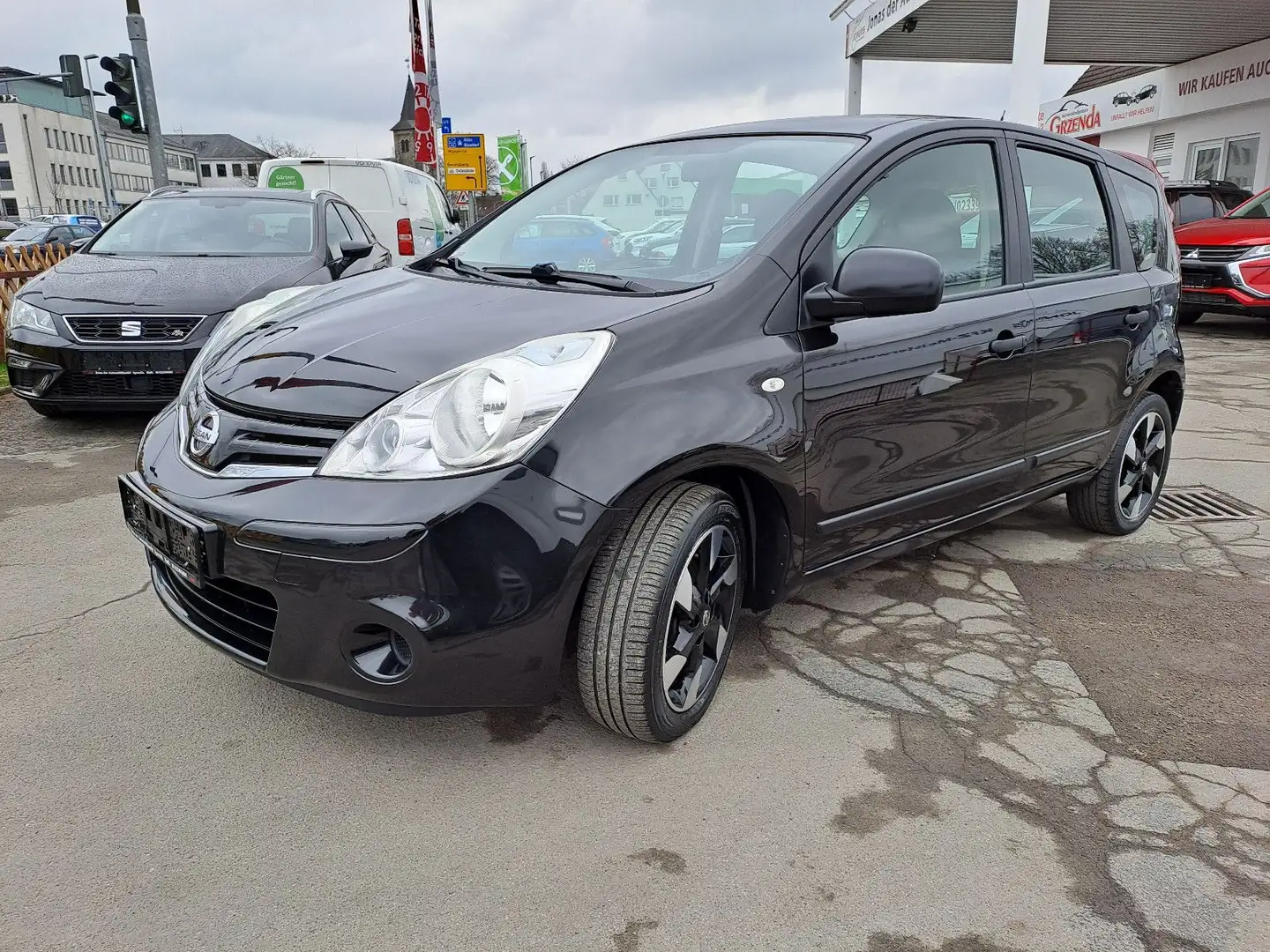 Nissan Note Visia Schwarz - 1