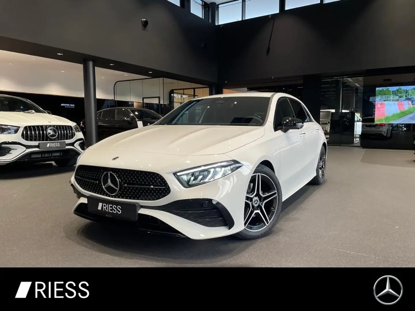 Mercedes-Benz A 180 AMG+LED+KEYLESS+TOTWKL+360°+NIGHT+WINTERP+ Weiß - 1