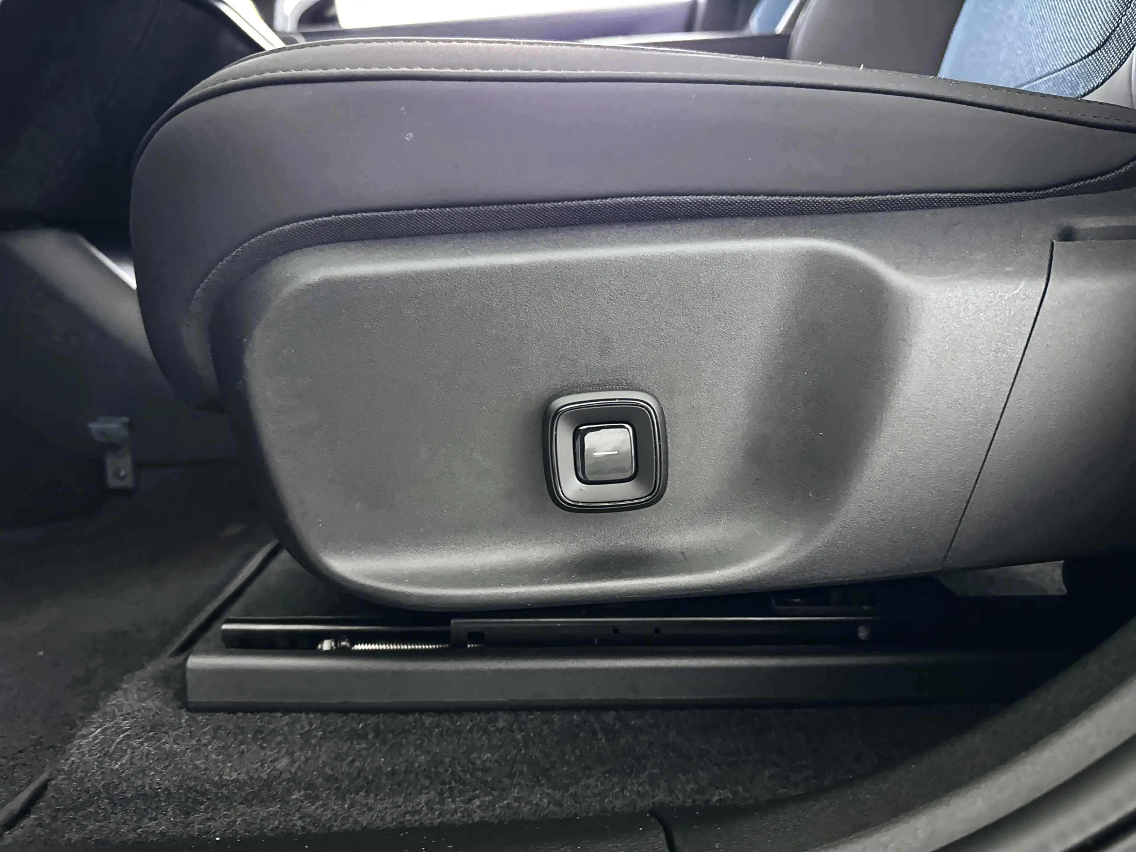 Volvo EX30 Single Motor Extended Range Plus 69 kWh | Parkeerc — photo 7