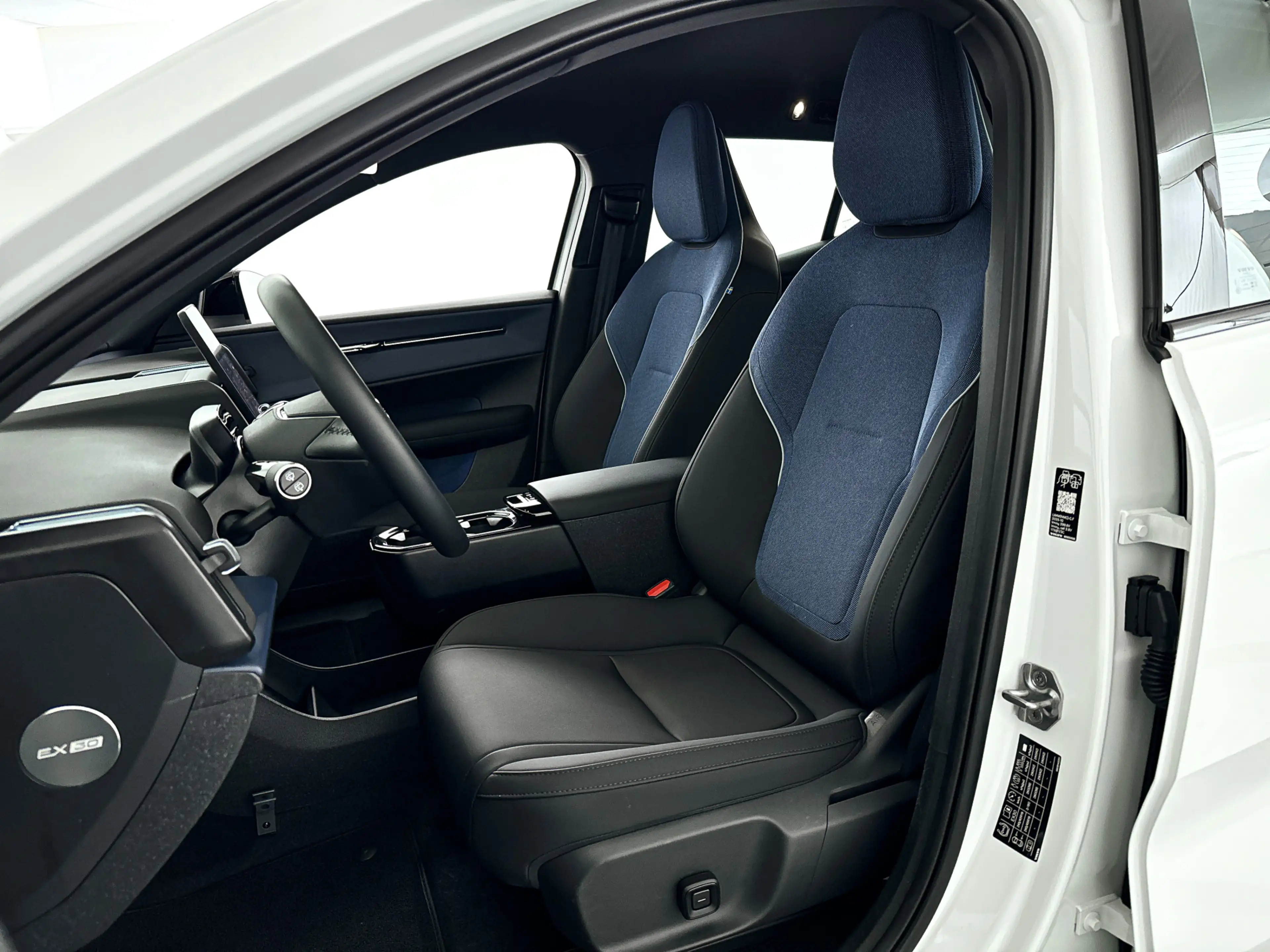 Volvo EX30 Single Motor Extended Range Plus 69 kWh | Parkeerc — photo 6