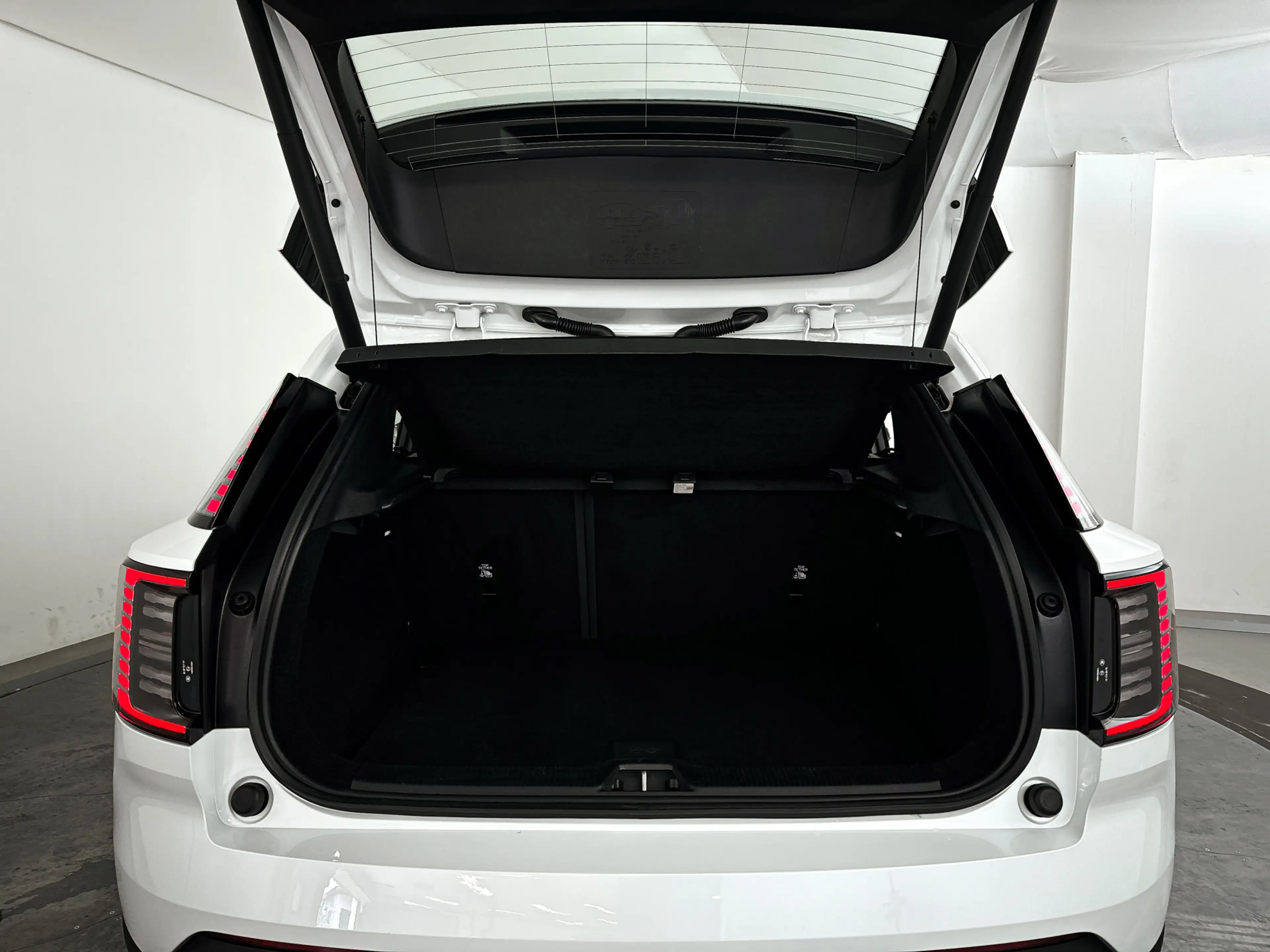 Volvo EX30 Single Motor Extended Range Plus 69 kWh | Parkeerc — photo 13