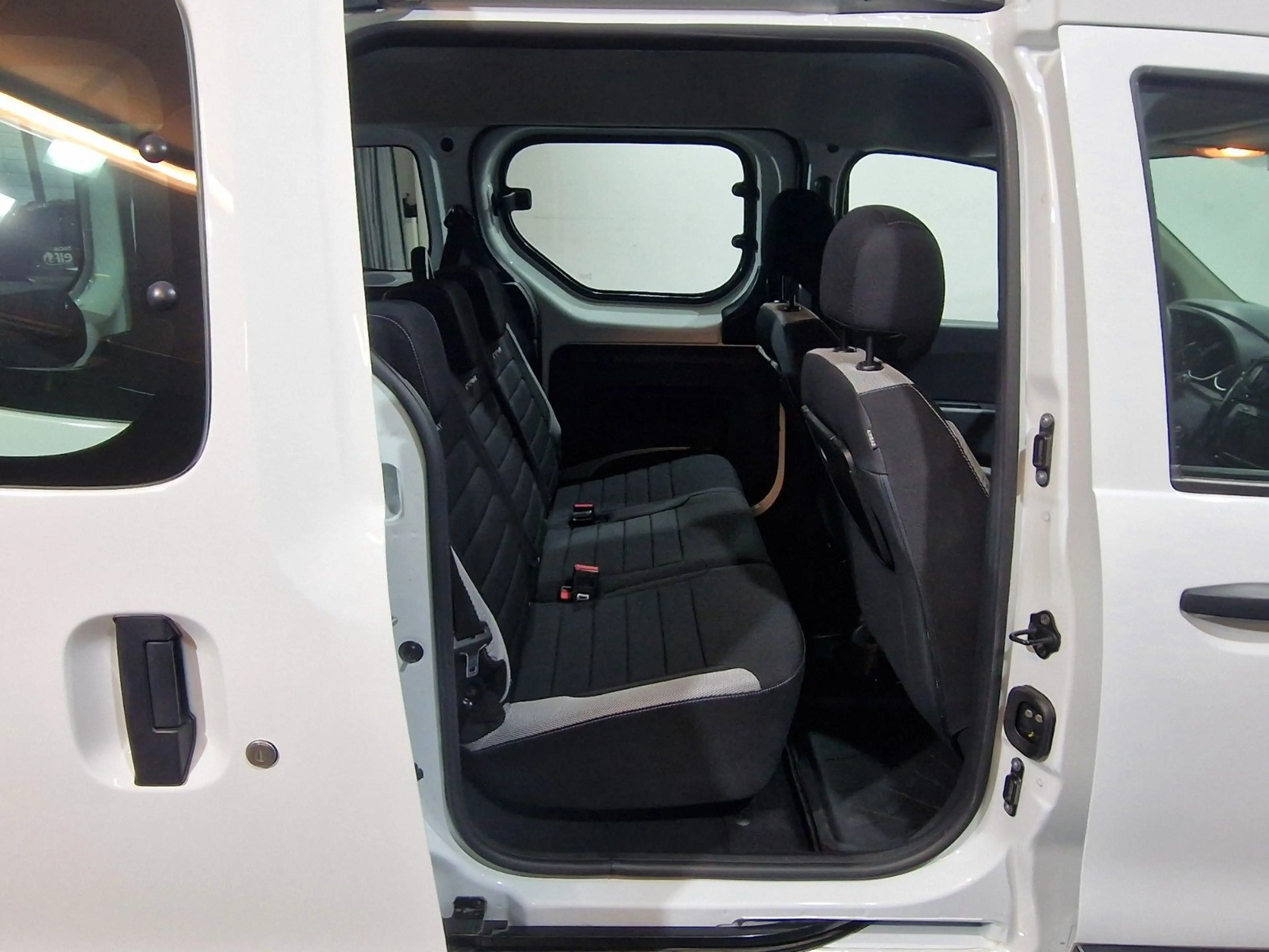 Dacia Dokker Stepway Plus — photo 14