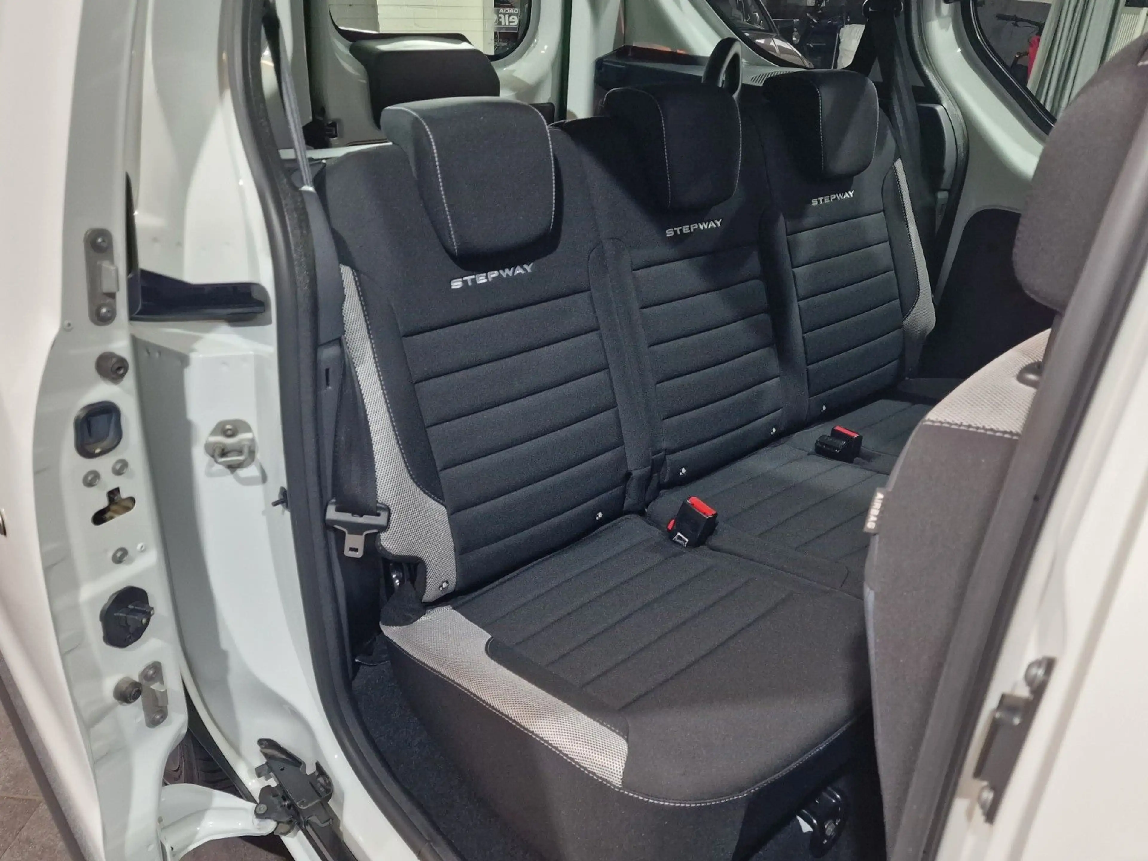 Dacia Dokker Stepway Plus — photo 15