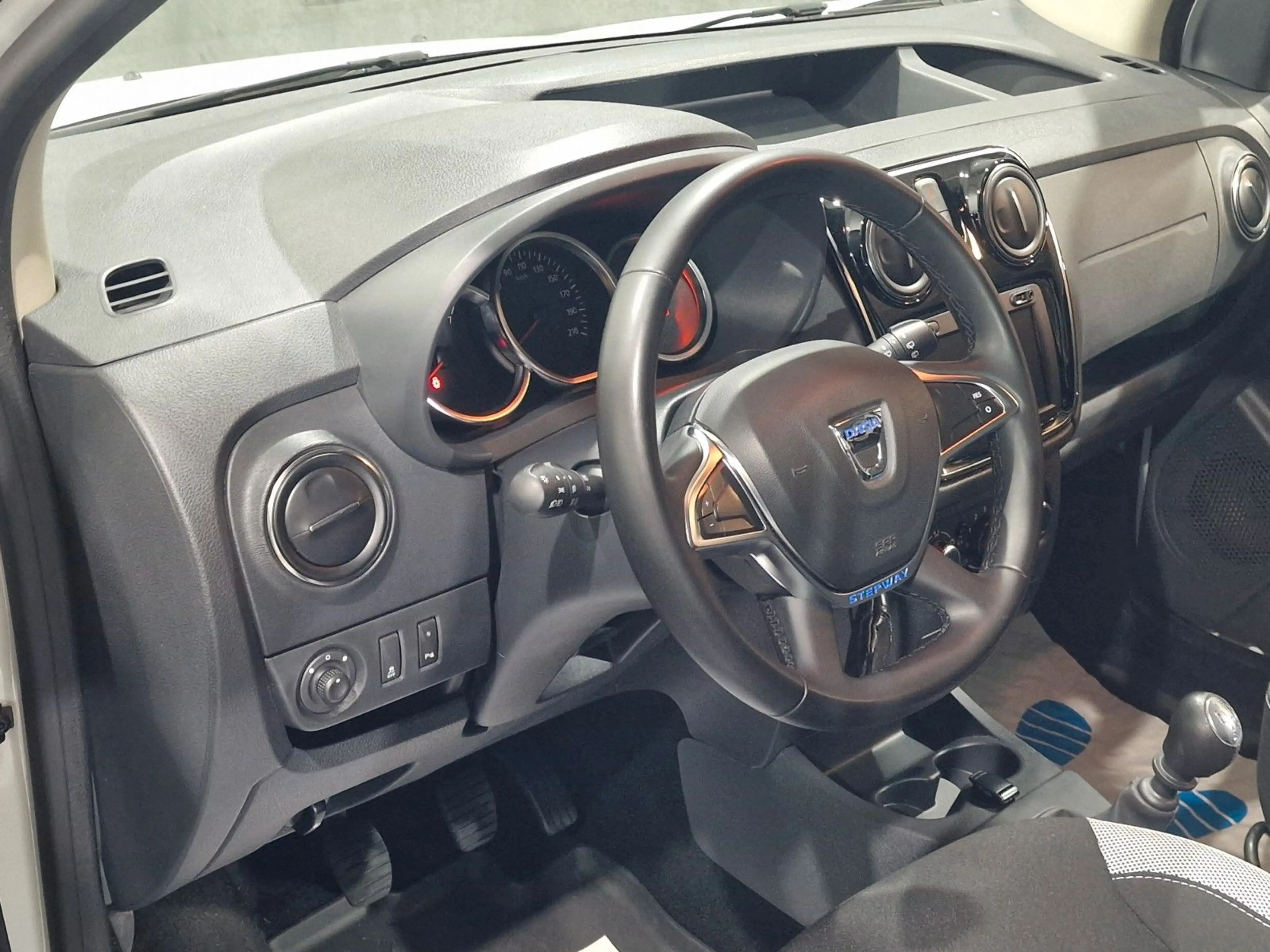Dacia Dokker Stepway Plus — photo 10