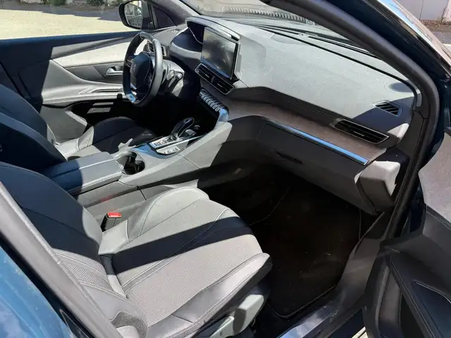 Peugeot 3008 view 11