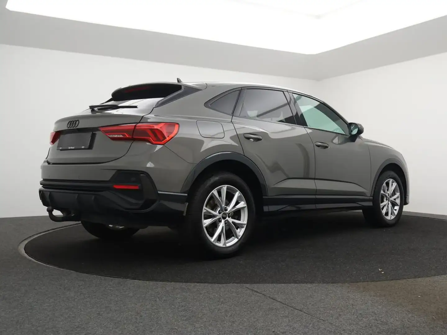 Audi Q3 Sportback PHEV Audi Q3 Sportback S-line 45TFSIe 24 Gris - 2