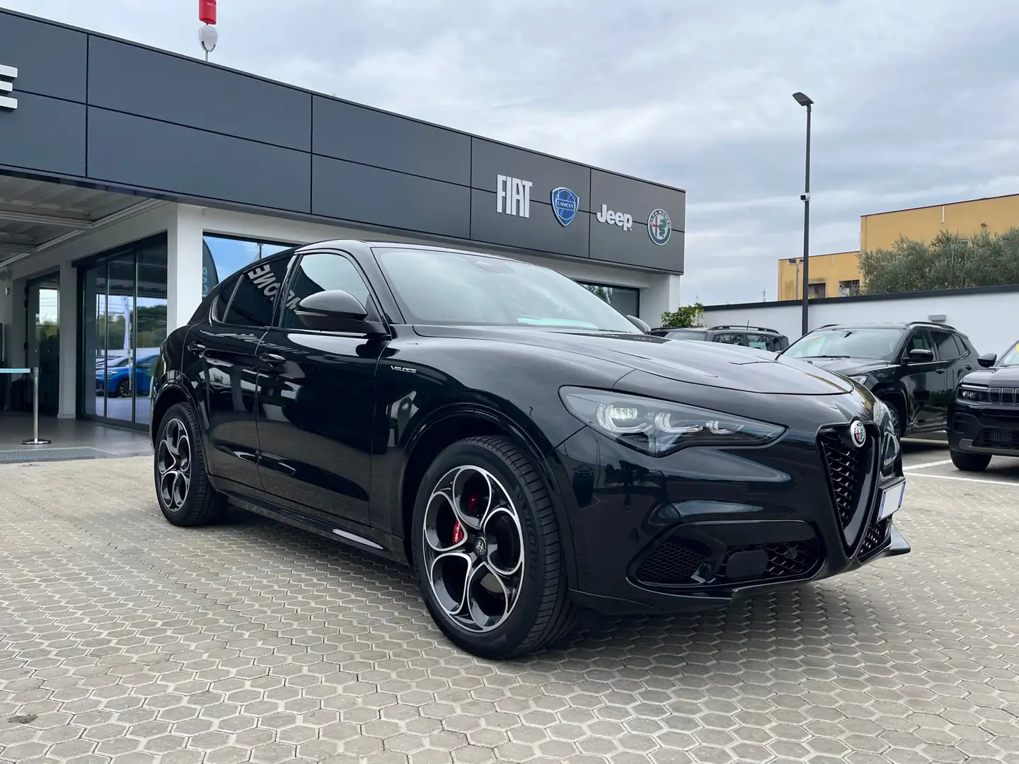 Alfa Romeo Stelvio Stelvio 2023 2.2 Mjt Veloce Q4 210cv Automatic Nero - 2