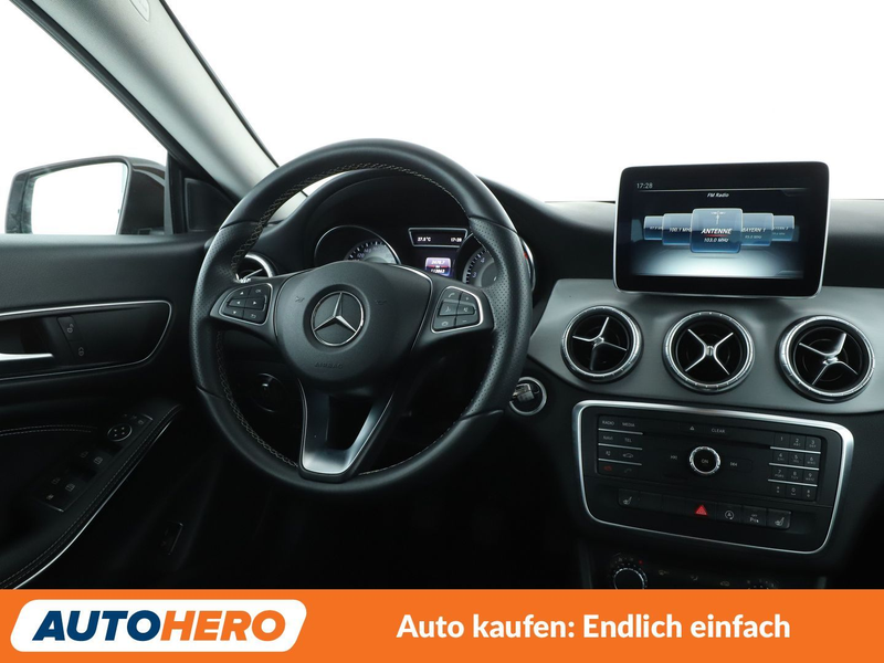 Mercedes-Benz CLA 180 CLA 180 Urban *BI-XENON*PDC*SHZ*ALU* — photo 13