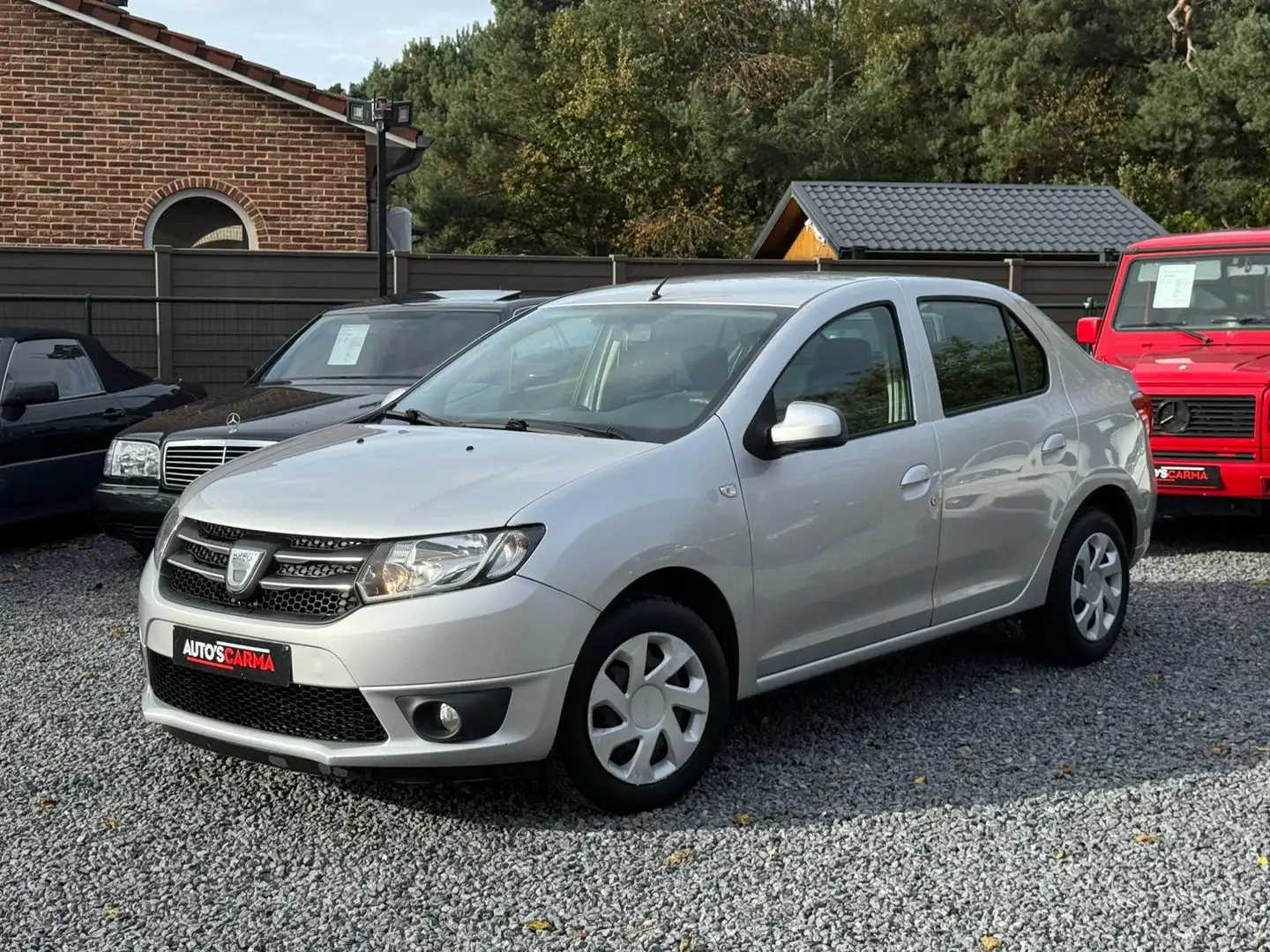 Dacia Logan Benzine Manueel AIrco Navi Groot Scherm 1Ste Eige* Zilver - 1