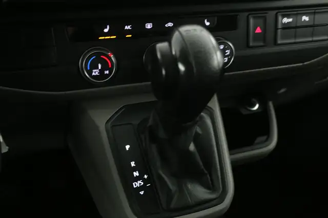 Volkswagen Transporter view 17