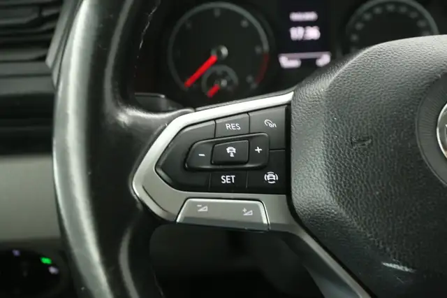 Volkswagen Transporter view 15