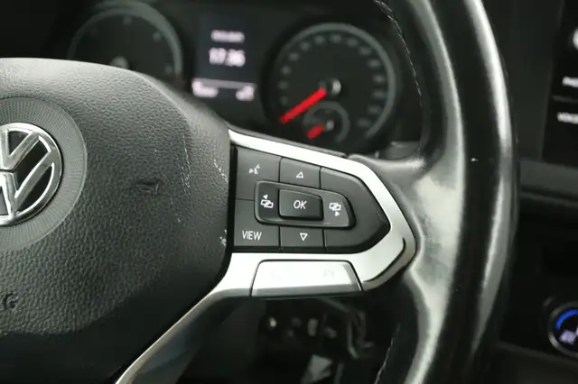 Volkswagen Transporter view 16