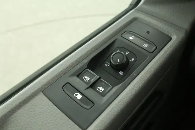 Volkswagen Transporter view 20
