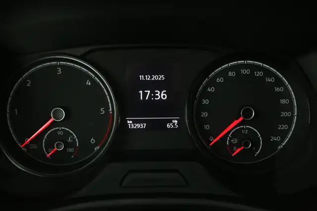 Volkswagen Transporter view 14