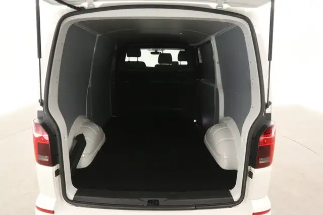Volkswagen Transporter view 3