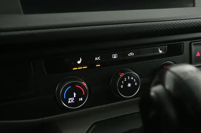 Volkswagen Transporter view 18