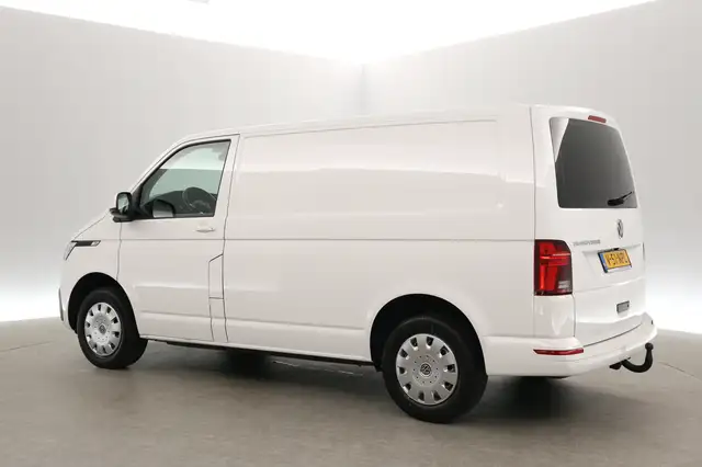 Volkswagen Transporter view 4