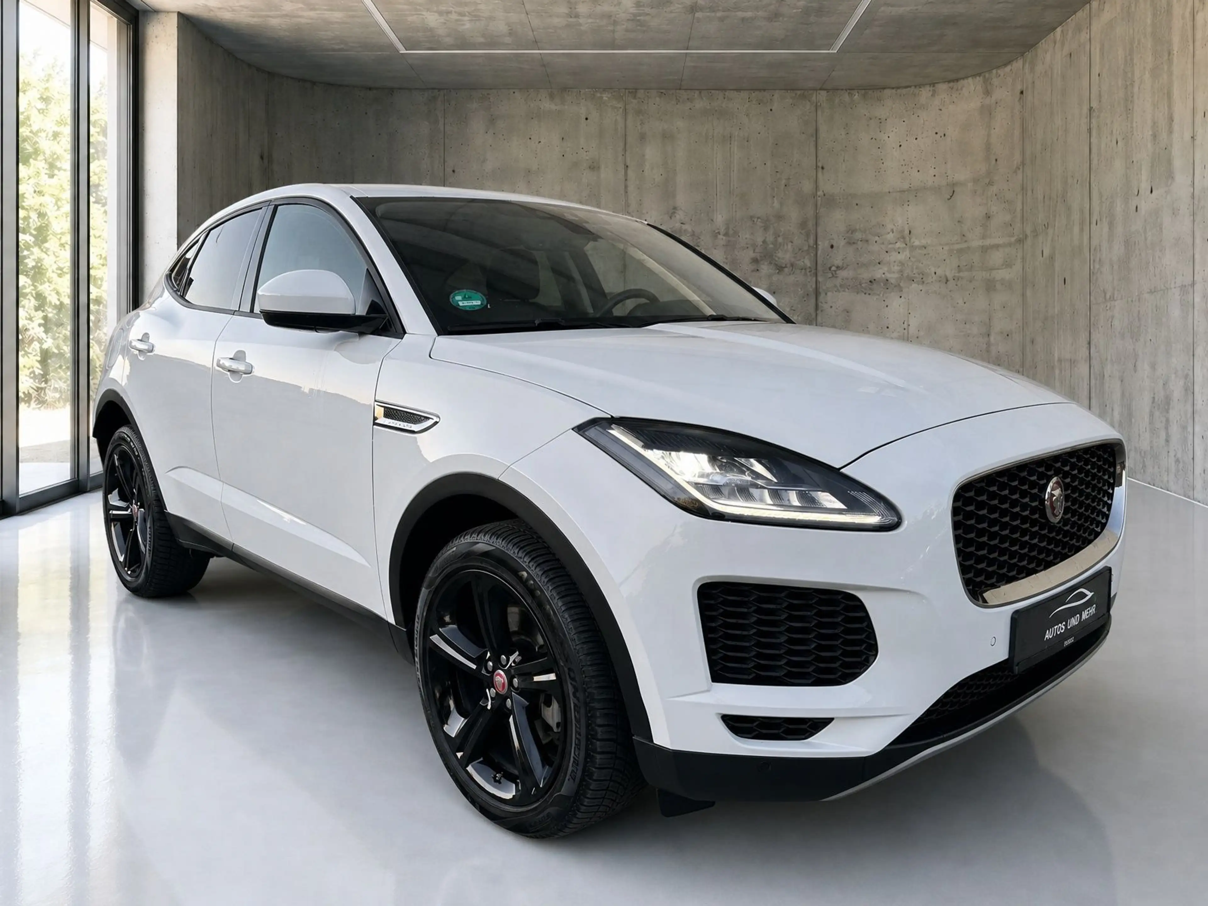Jaguar E-Pace Basis AWD *AHK*NAVI*KAMERA*PDC*ACC*SHZ — photo 3