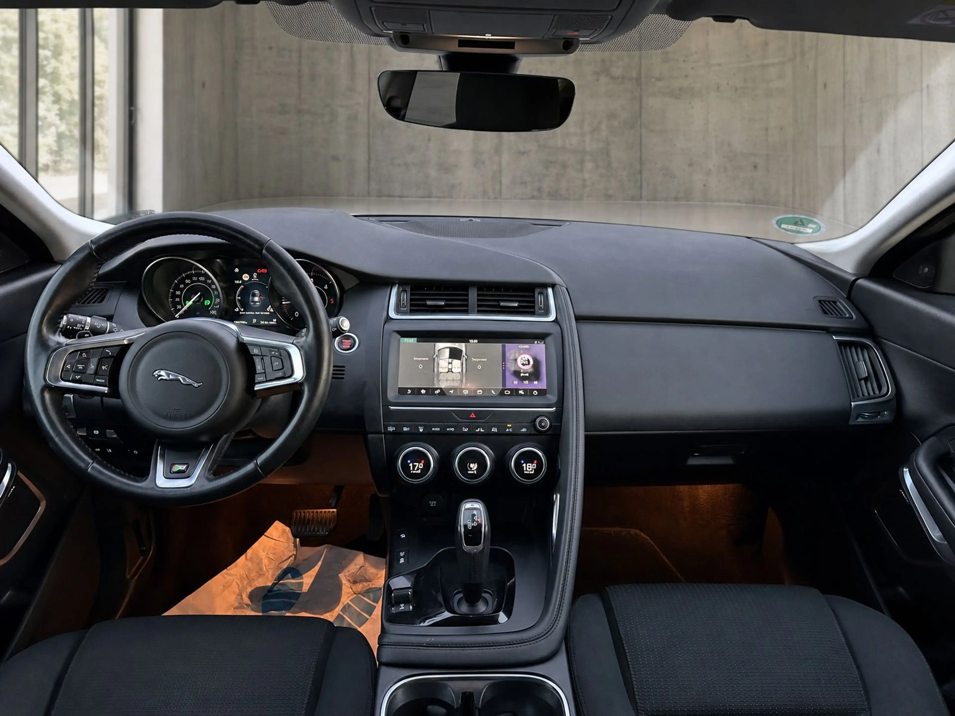 Jaguar E-Pace Basis AWD *AHK*NAVI*KAMERA*PDC*ACC*SHZ — photo 12