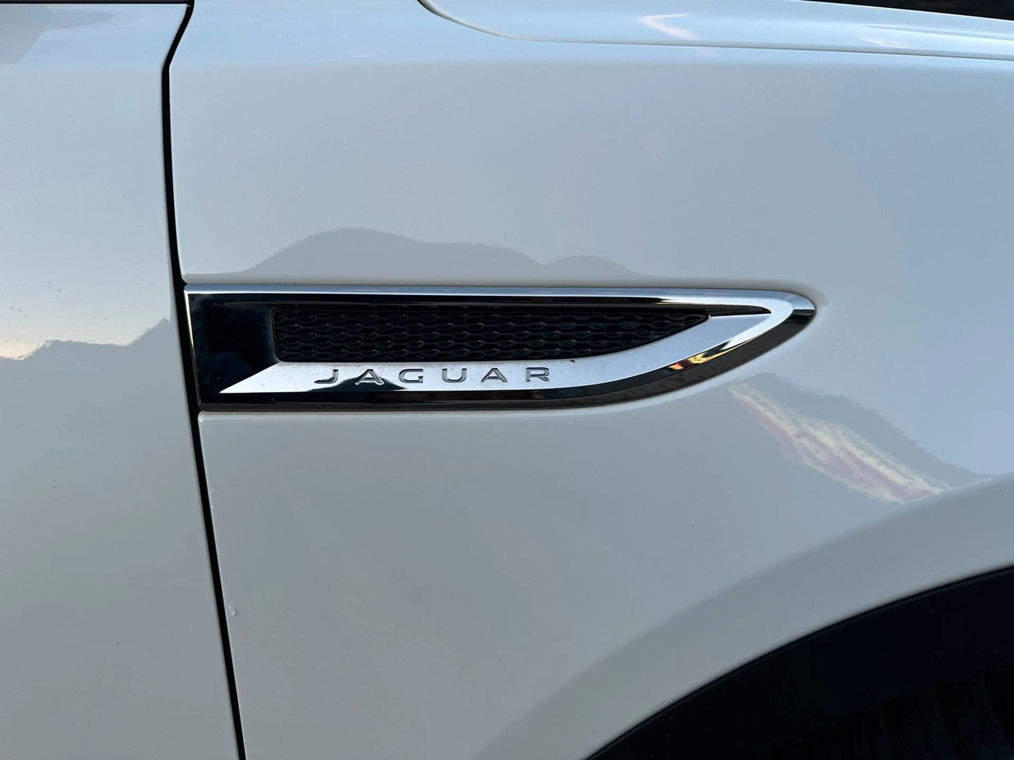 Jaguar E-Pace Basis AWD *AHK*NAVI*KAMERA*PDC*ACC*SHZ — photo 11