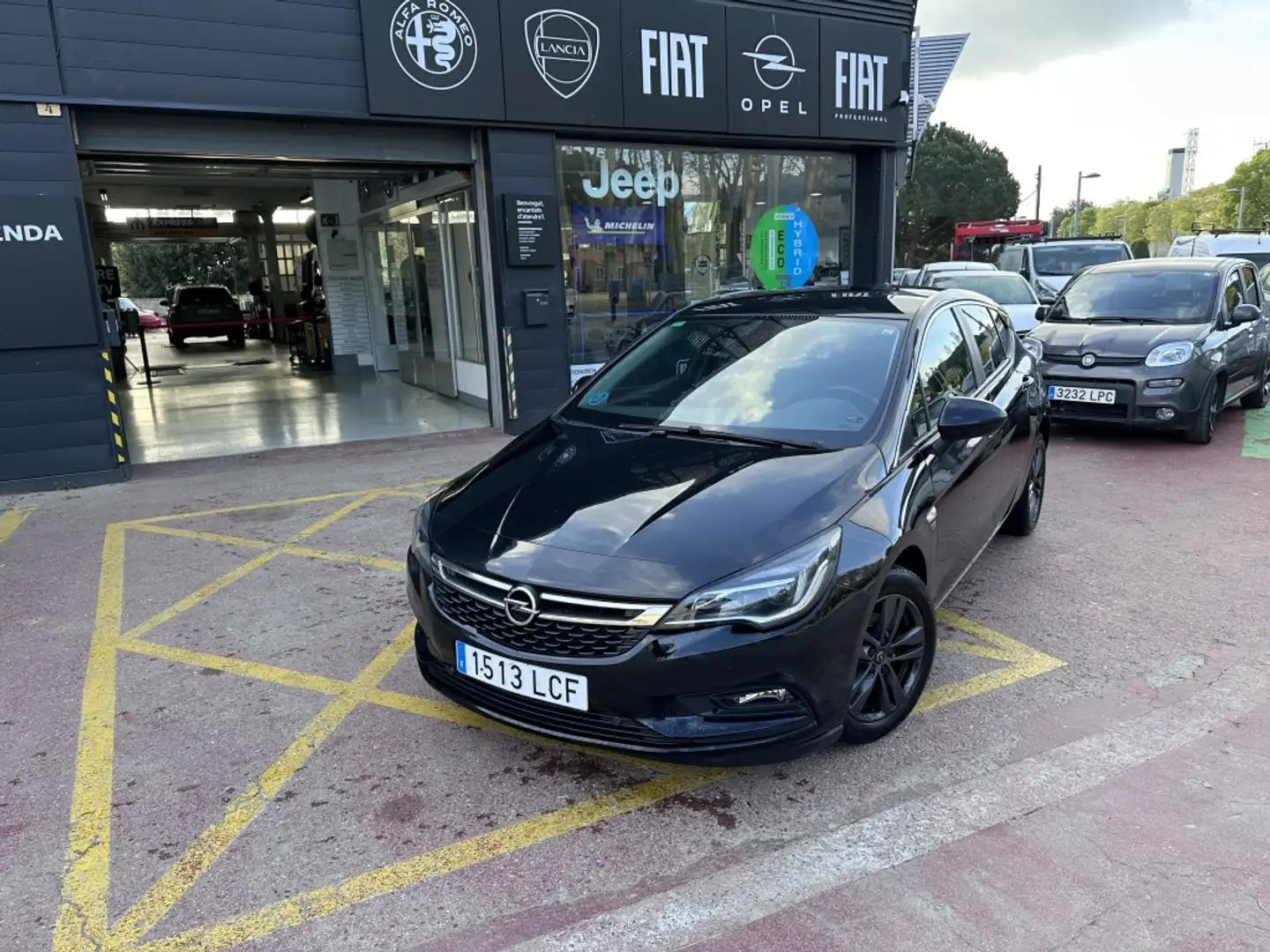 Opel Astra 1.6CDTi S/S Dynamic 136 Noir - 1