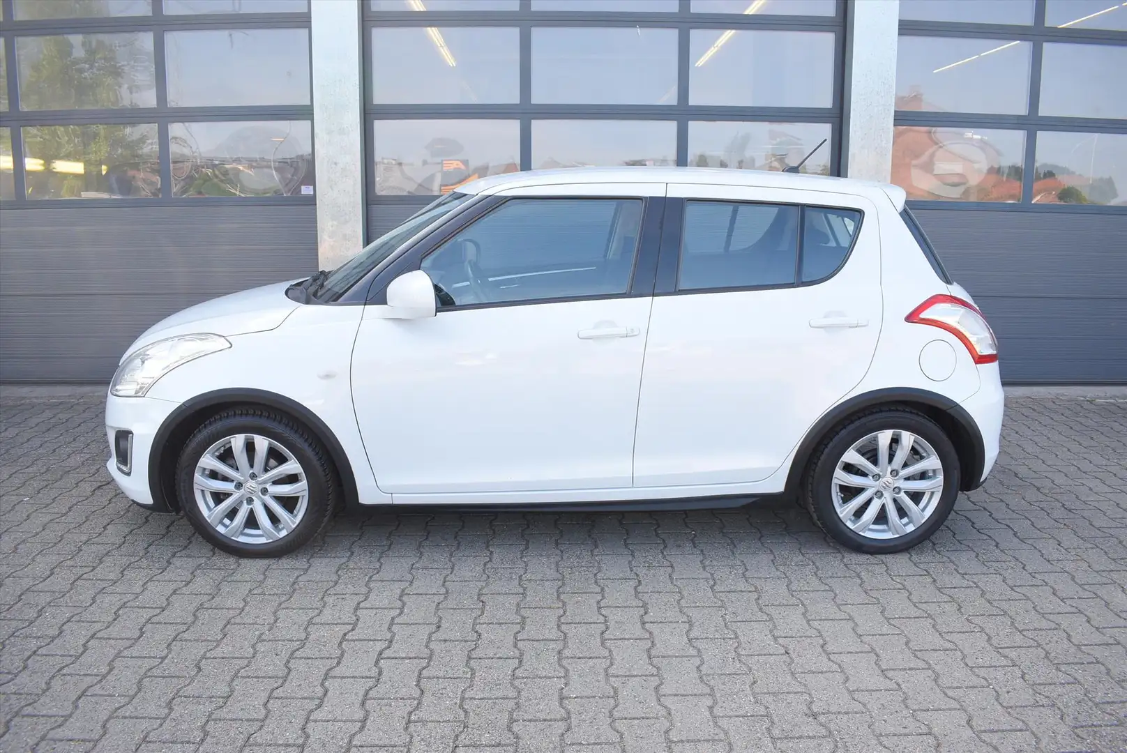 Suzuki Swift 1.2 VVT 90pk 5-drs Dynamic Blanco - 2