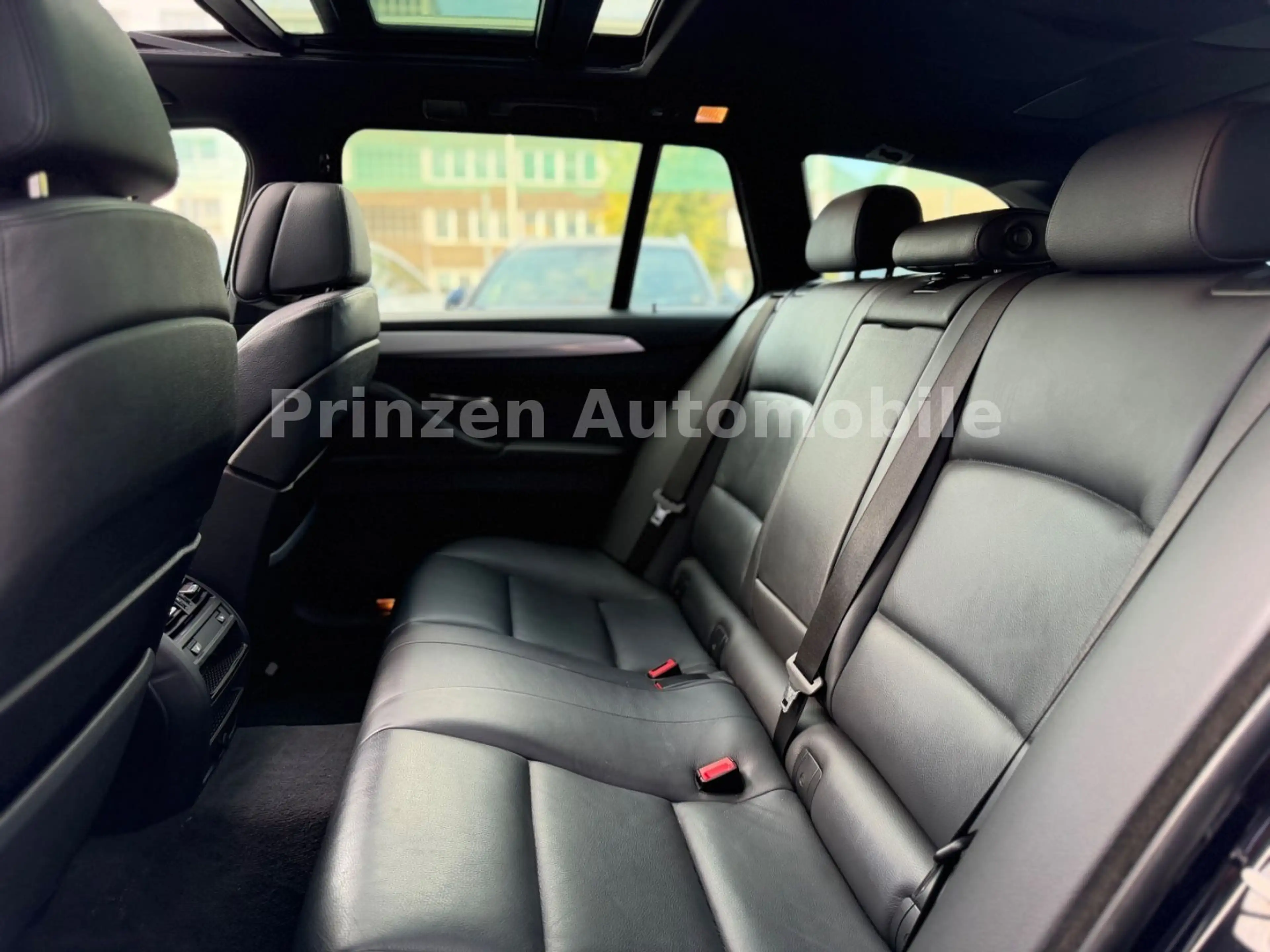 BMW 535 d xDrive Sport M Sport*Pano*Head-Up*R.Cam*AH — photo 12