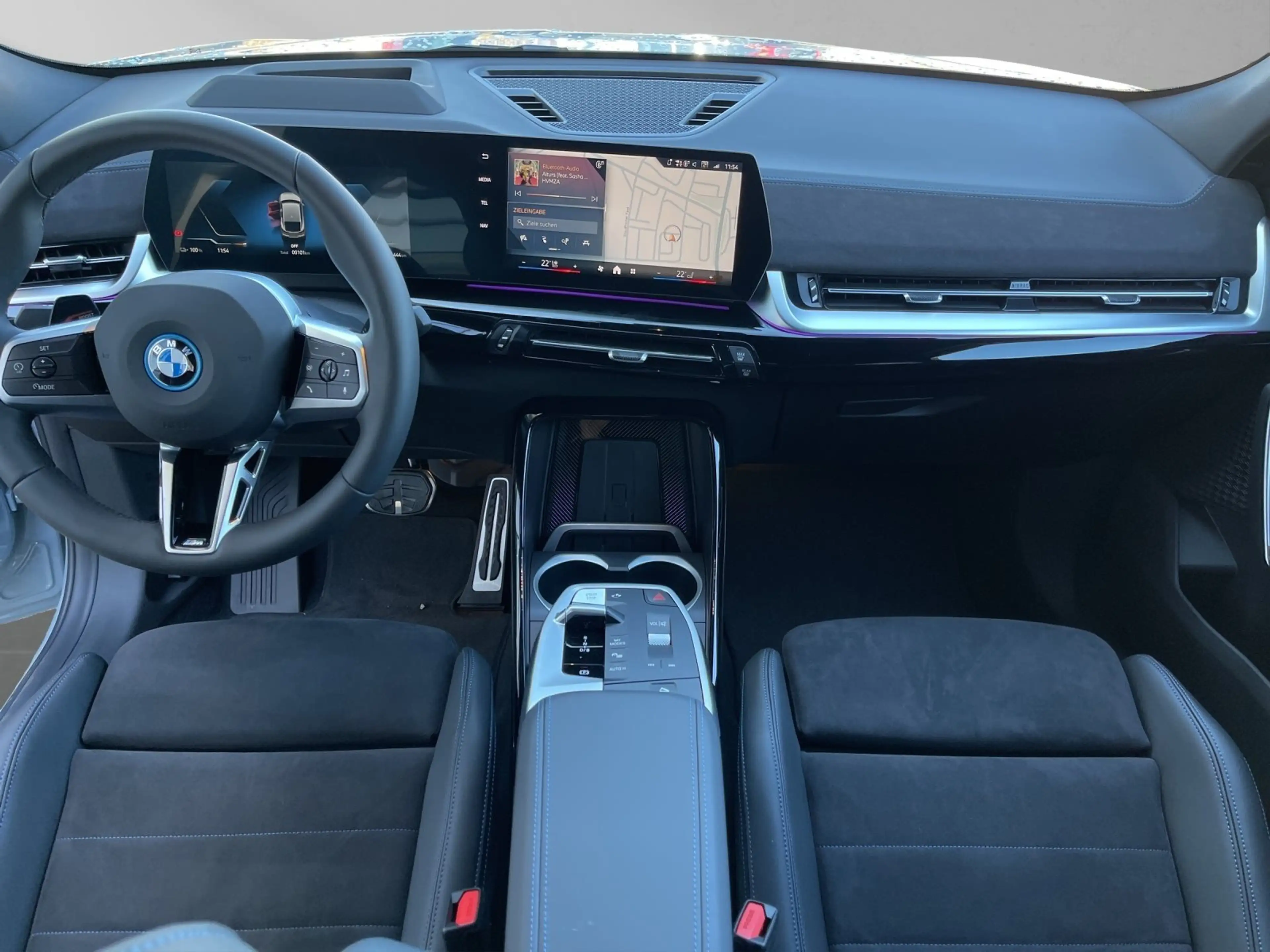 BMW iX2 eDrive20 M Sport Pro 20" HUD 360°H/K AHK — photo 12