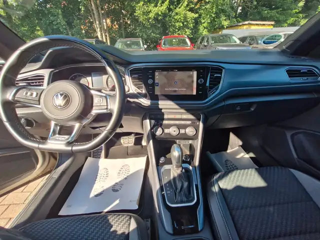 Volkswagen T-Roc view 11