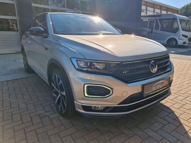 Volkswagen T-Roc view 3